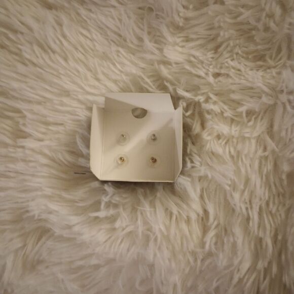 🆕💎“Akademiks” Fashion Earring Set Silver/Gold Rhinestone - Picture 3 of 3